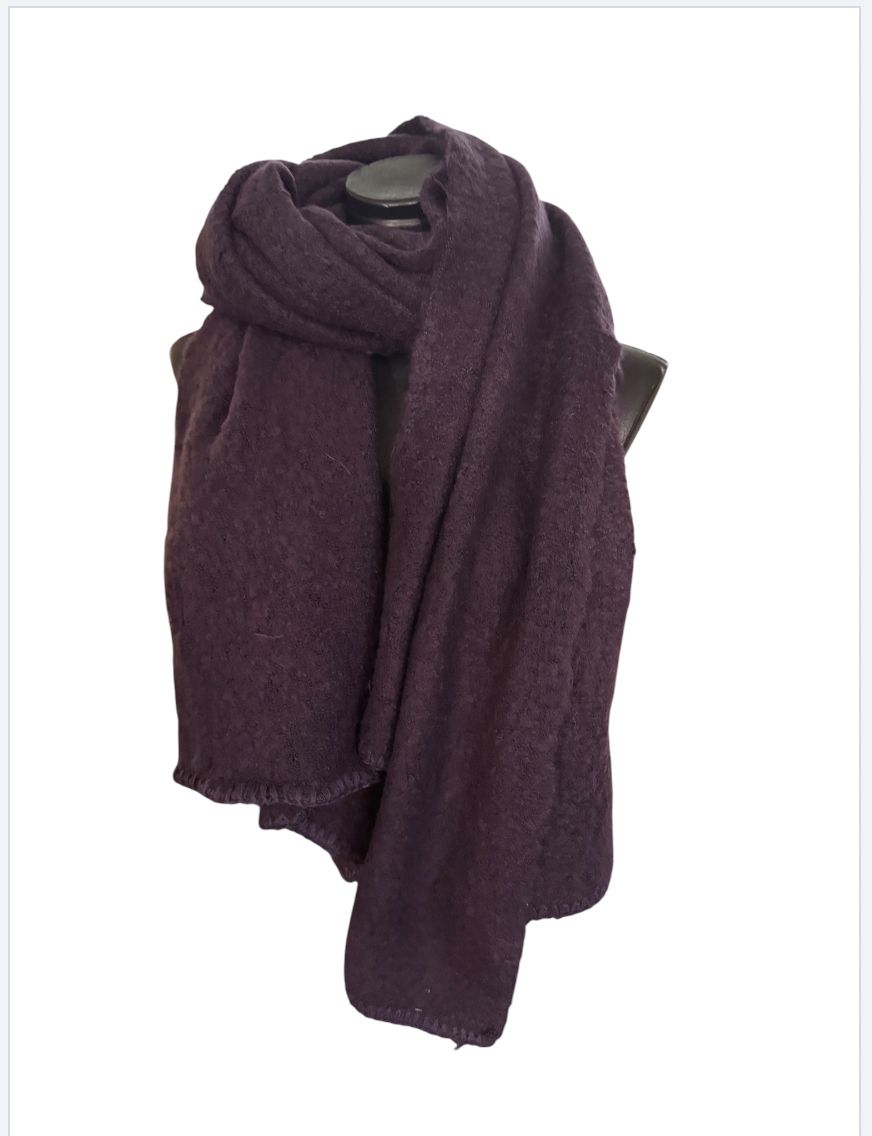 Écharpes unies à bout en pointe