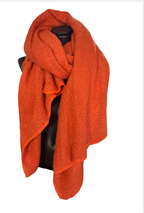 Écharpes unies à bout en pointe