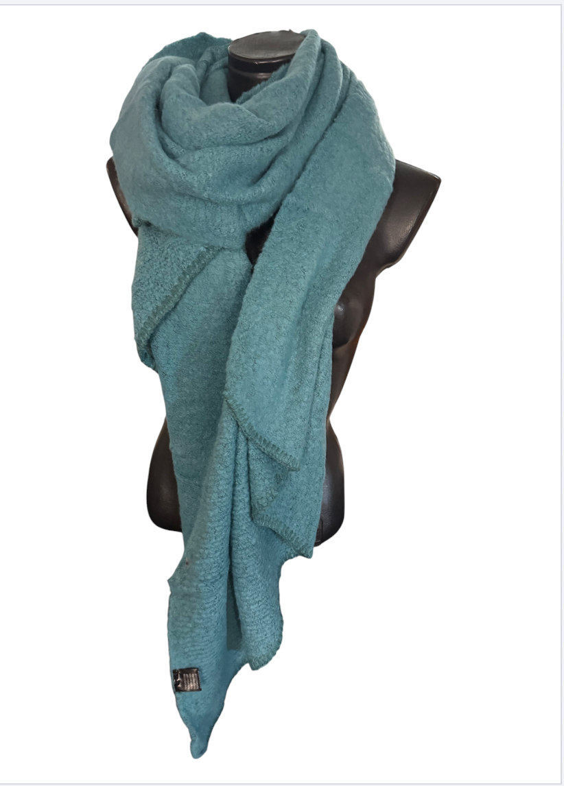 Écharpes unies à bout en pointe