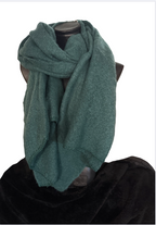 Écharpes unies à bout en pointe