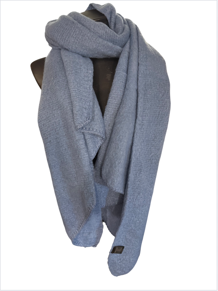 Écharpes unies à bout en pointe