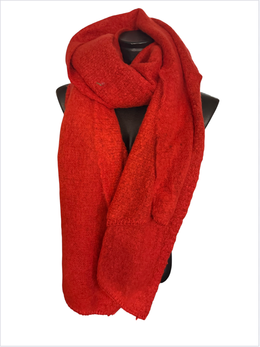 Écharpes unies à bout en pointe