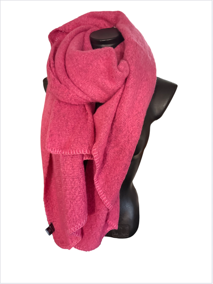 Écharpes unies à bout en pointe