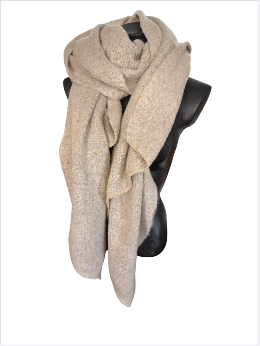 Écharpes unies à bout en pointe