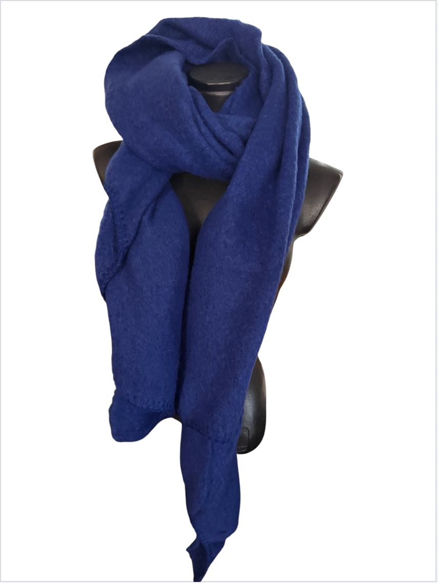 Écharpes unies à bout en pointe