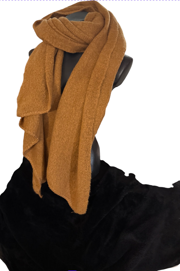 Écharpes unies à bout en pointe