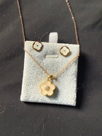 parure collier et boucle d'oreilles