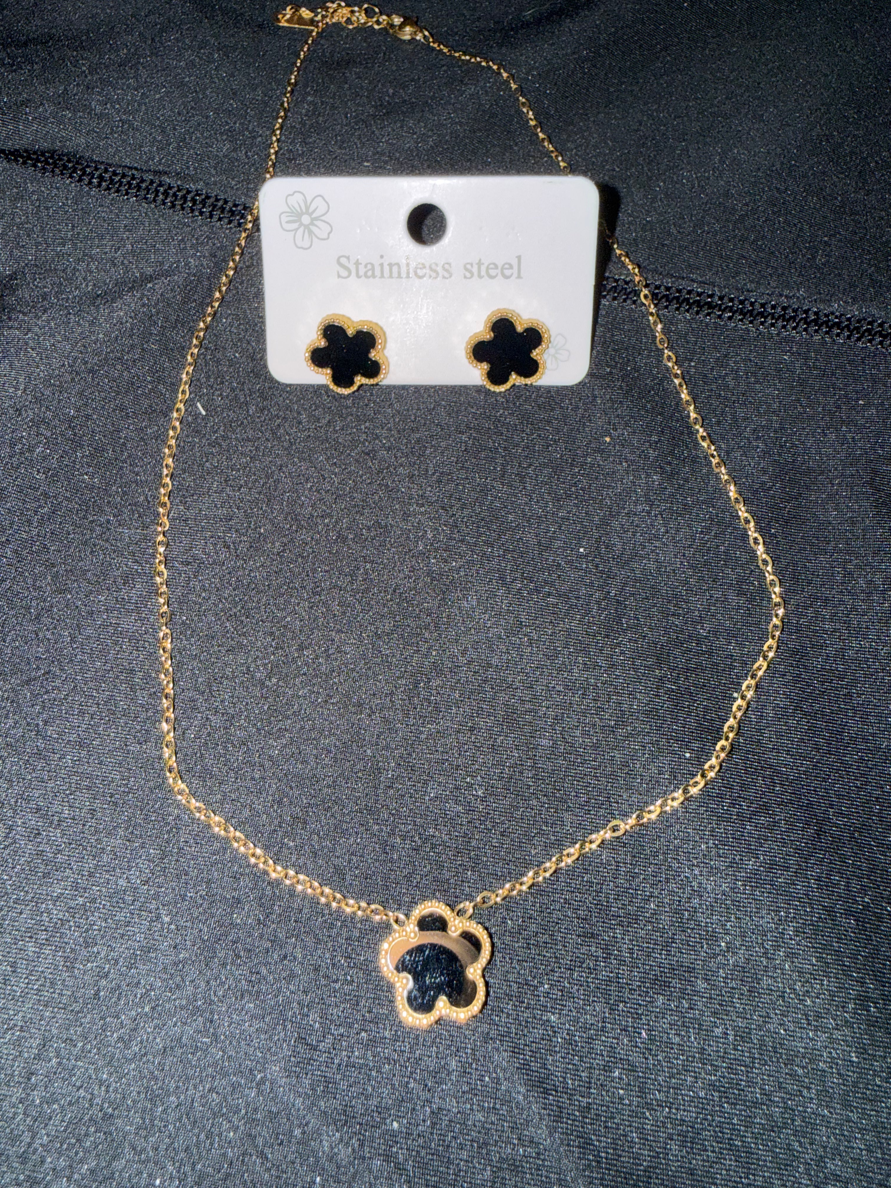 ensemble chaine et boucle d'oreille