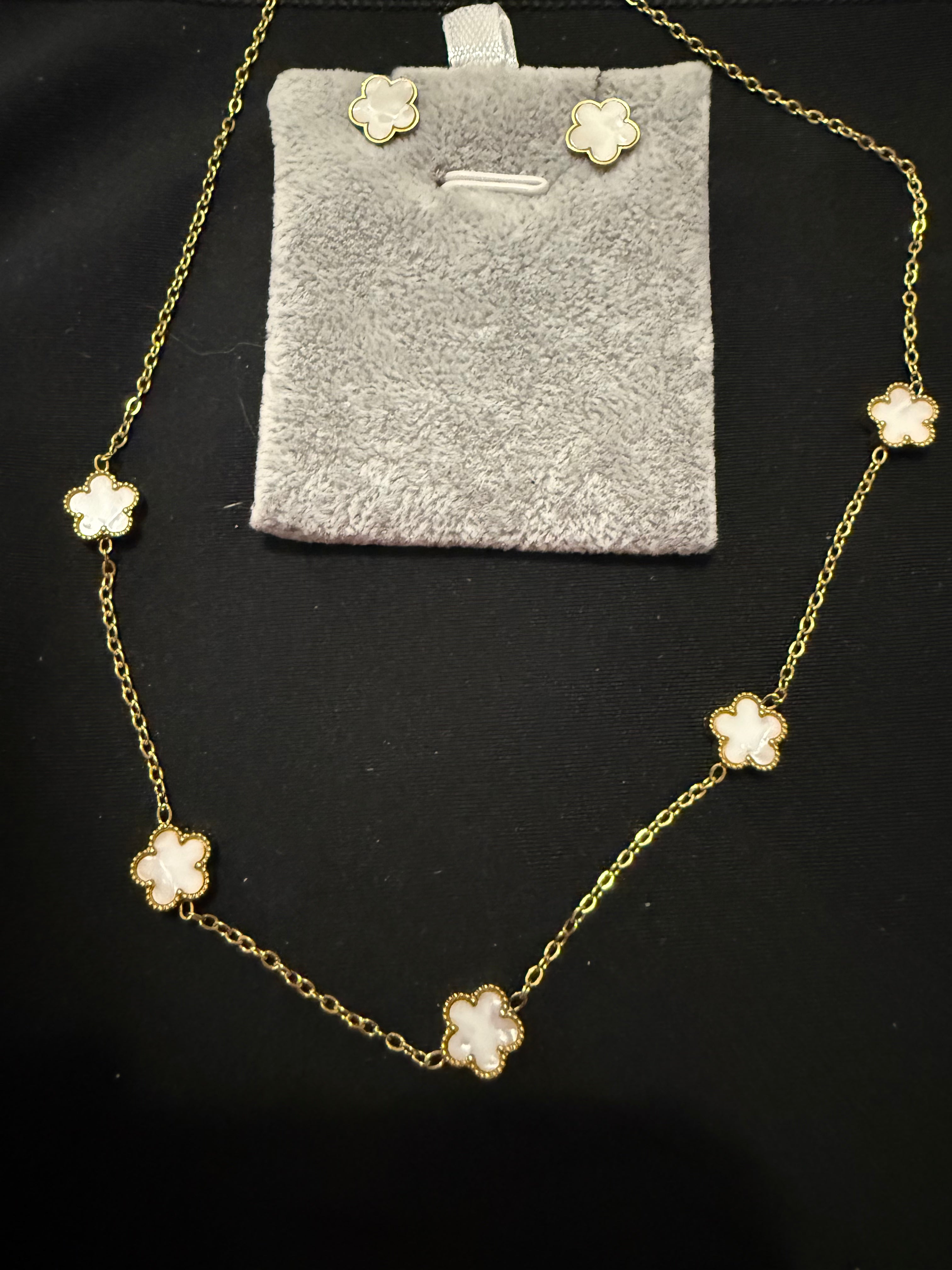 ensemble collier et boucle d'oreille