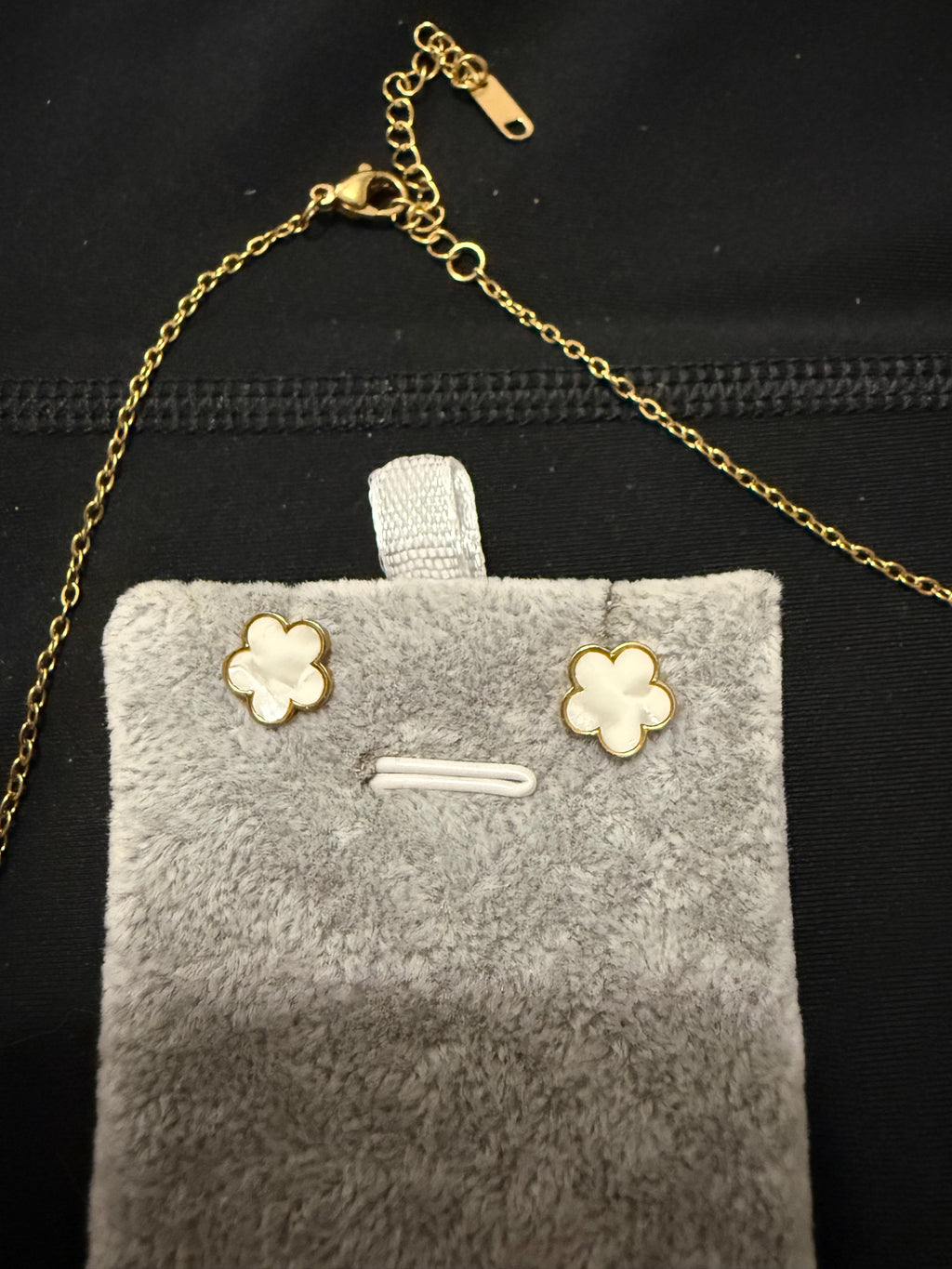 ensemble collier et boucle d'oreille