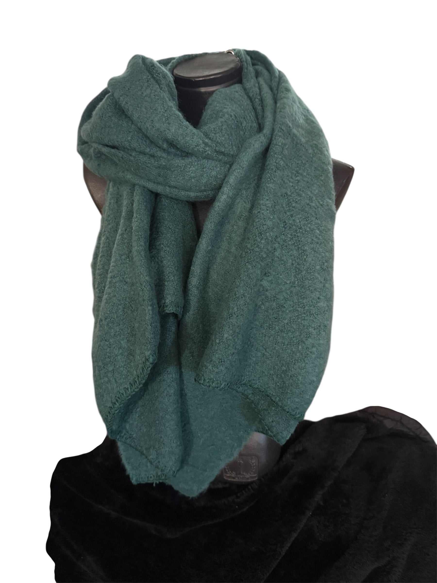 Écharpes unies à bout en pointe