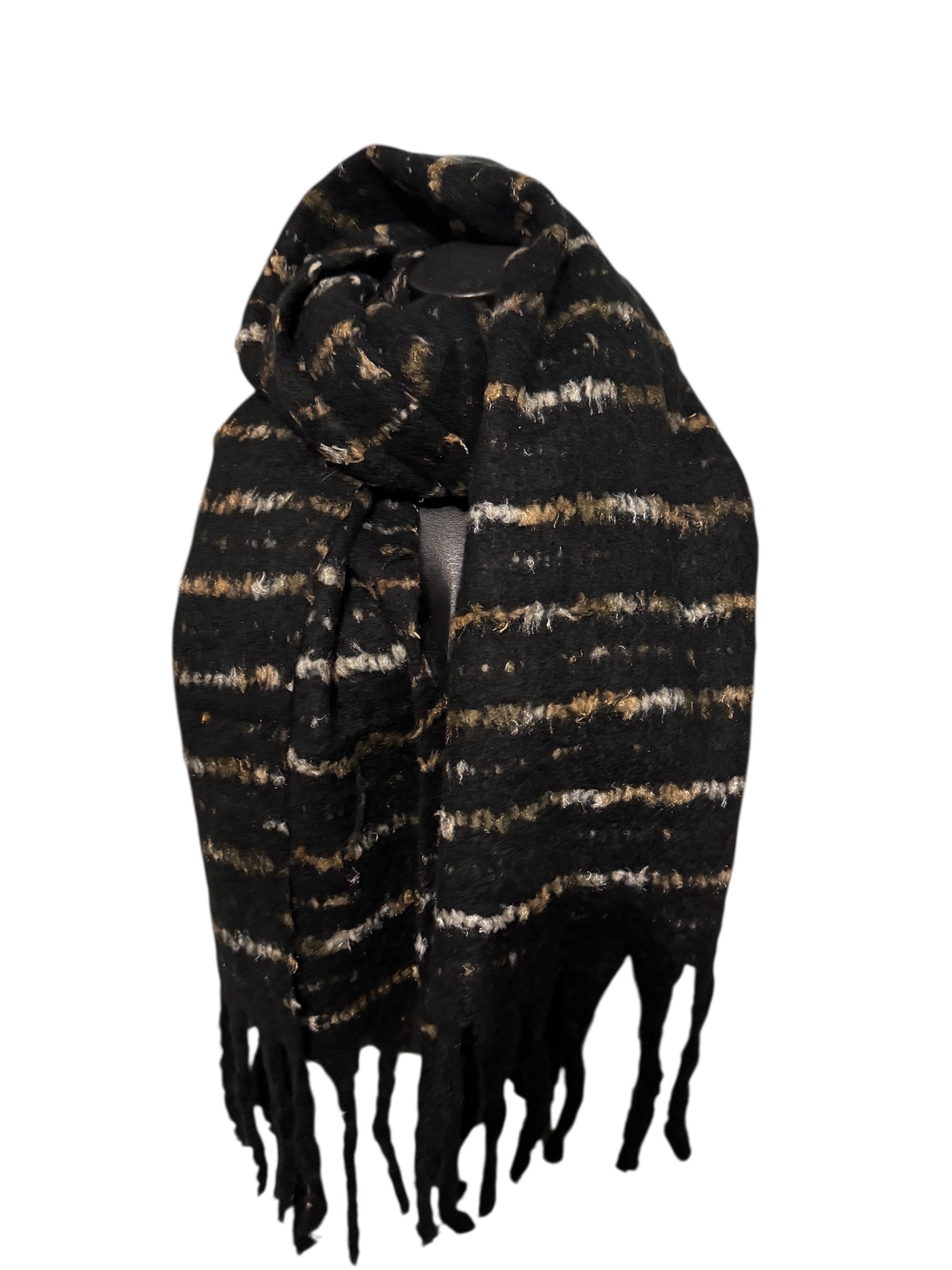 Echarpes à rayures et bouts franges