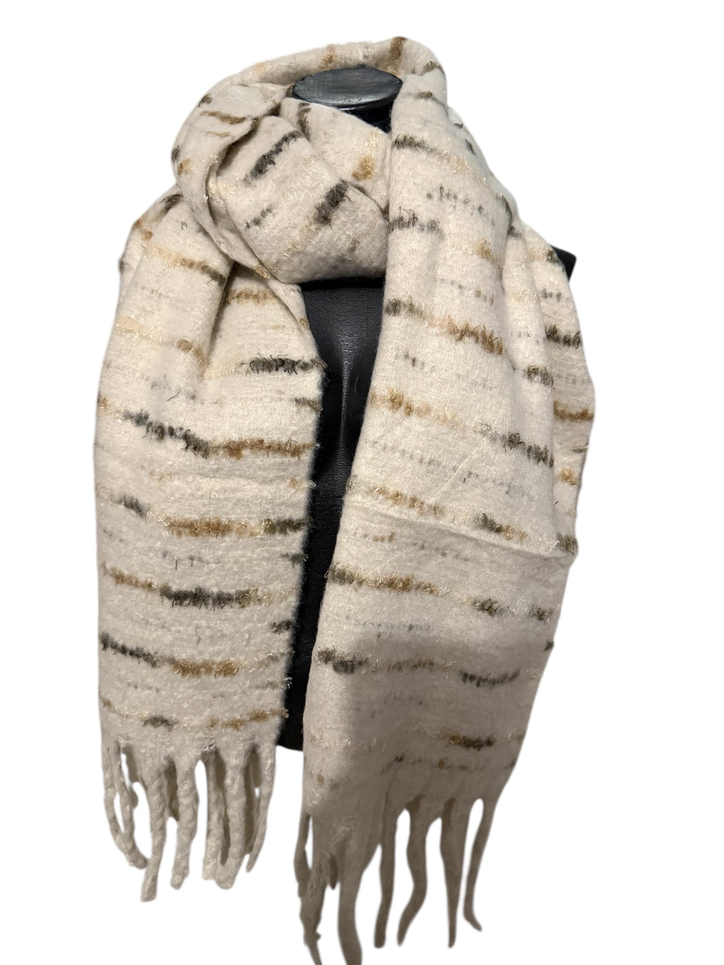 Echarpes à rayures et bouts franges