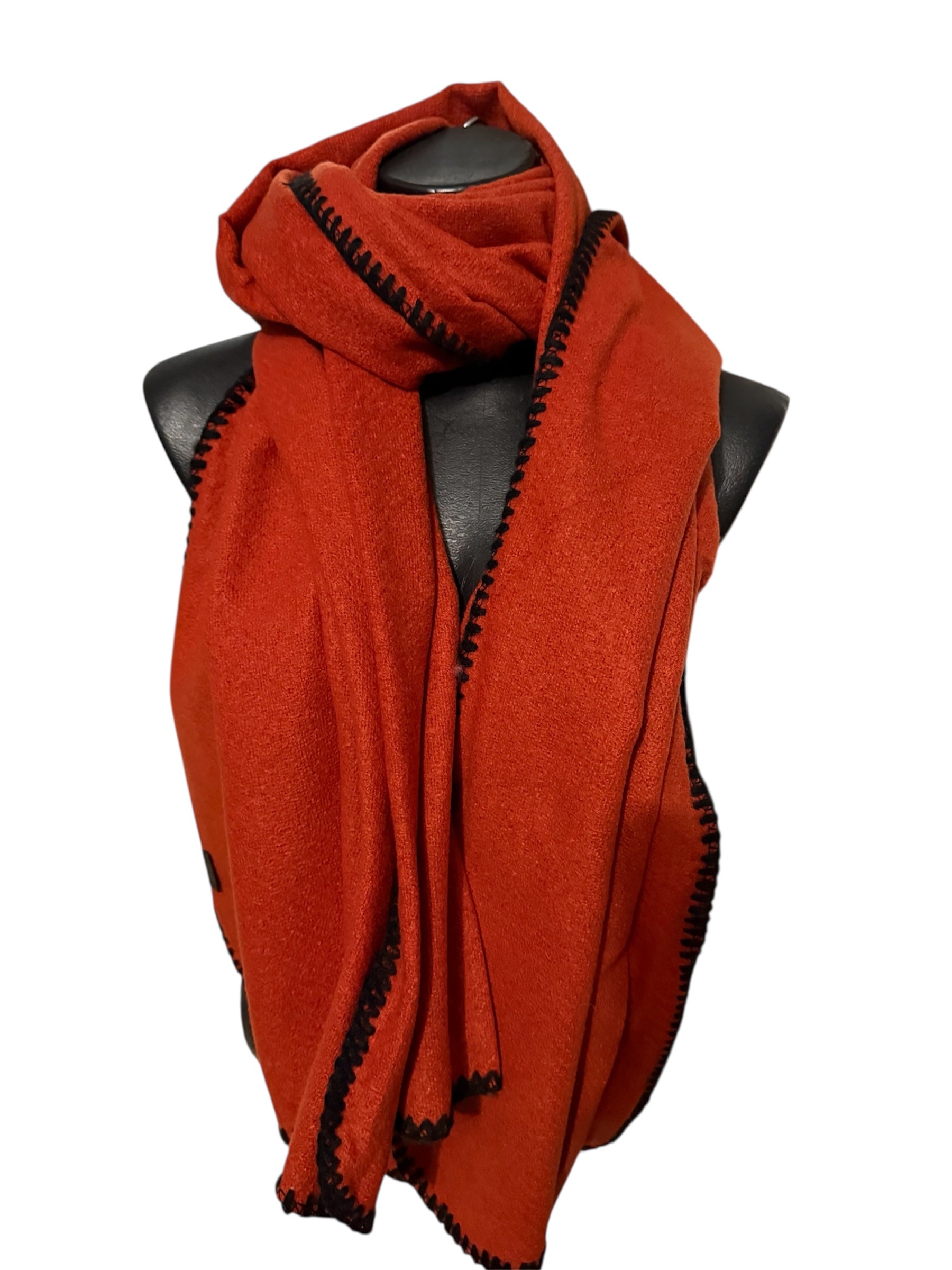 Echarpes unies avec bordures apparentes