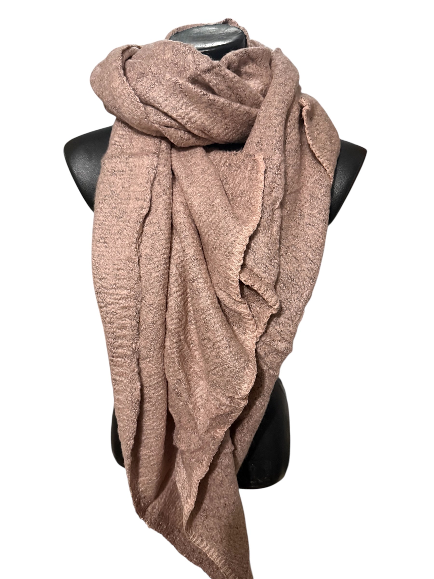 Écharpes unies à bout en pointe