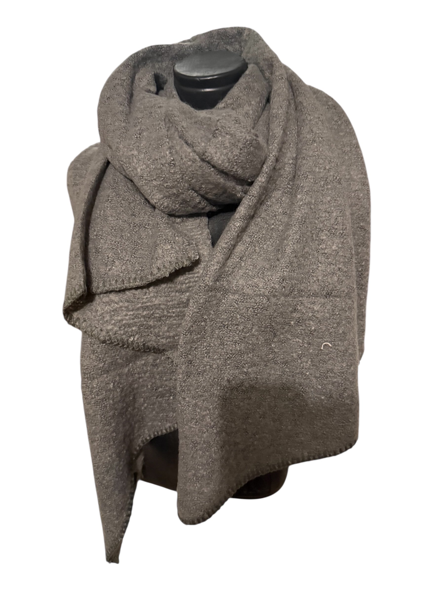 Écharpes unies à bout en pointe